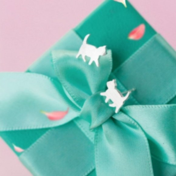 Dainty Kitty Earrings! - Picture 7 of 7